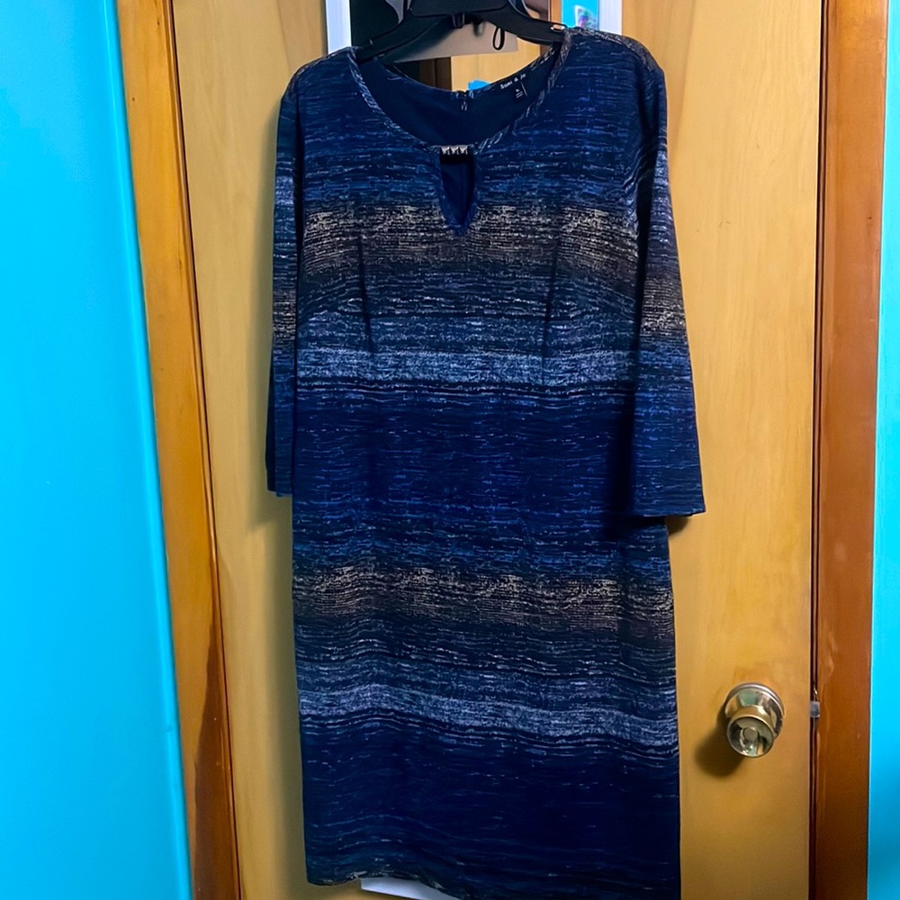 Blue multicolor dress with keyhole detail. Like new. Worn 2-3 times